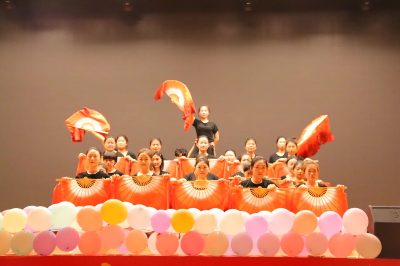 Beat365中文官方网站‖教育学院‖教育学院2025届“墨韵育桃李 师心照远方”毕业典礼暨毕业晚会