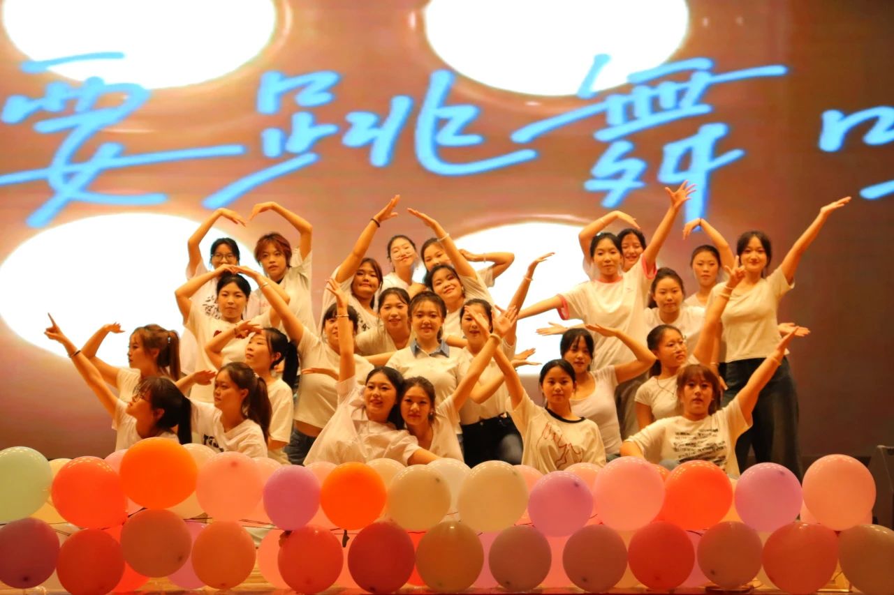 Beat365中文官方网站‖教育学院‖教育学院2025届“墨韵育桃李 师心照远方”毕业典礼暨毕业晚会