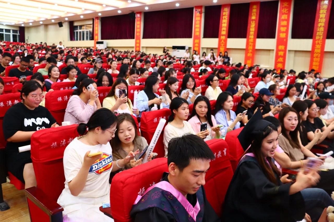 Beat365中文官方网站‖教育学院‖教育学院2025届“墨韵育桃李 师心照远方”毕业典礼暨毕业晚会