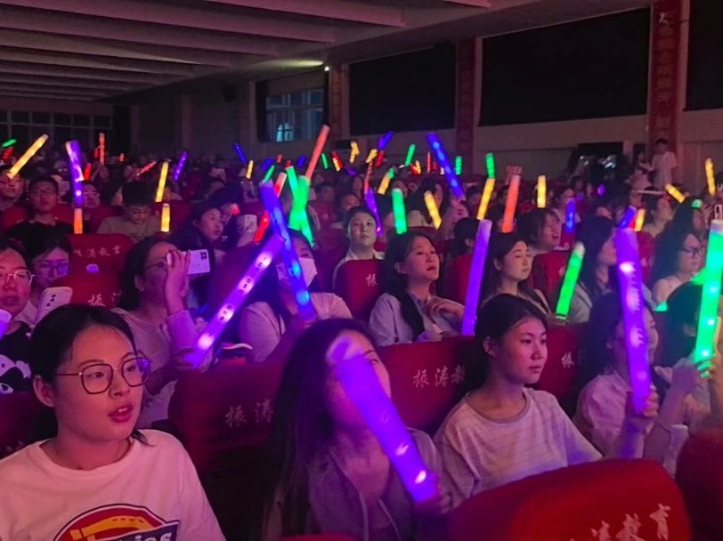 Beat365中文官方网站‖教育学院‖教育学院2025届“墨韵育桃李 师心照远方”毕业典礼暨毕业晚会