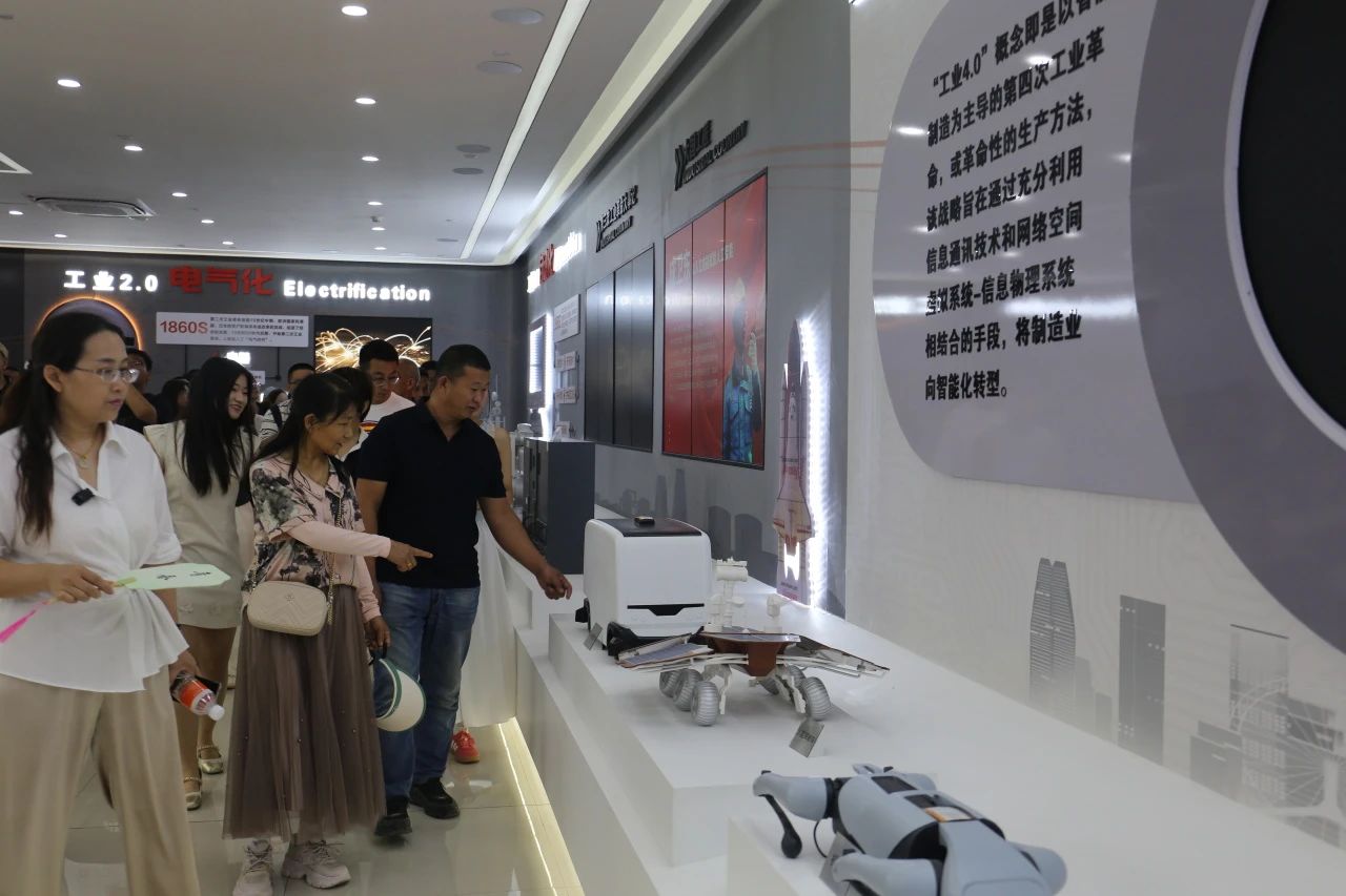 Beat365中文官方网站‖教育学院‖遇见未来，共育花开—2025届教育学院家长接待日圆满完成