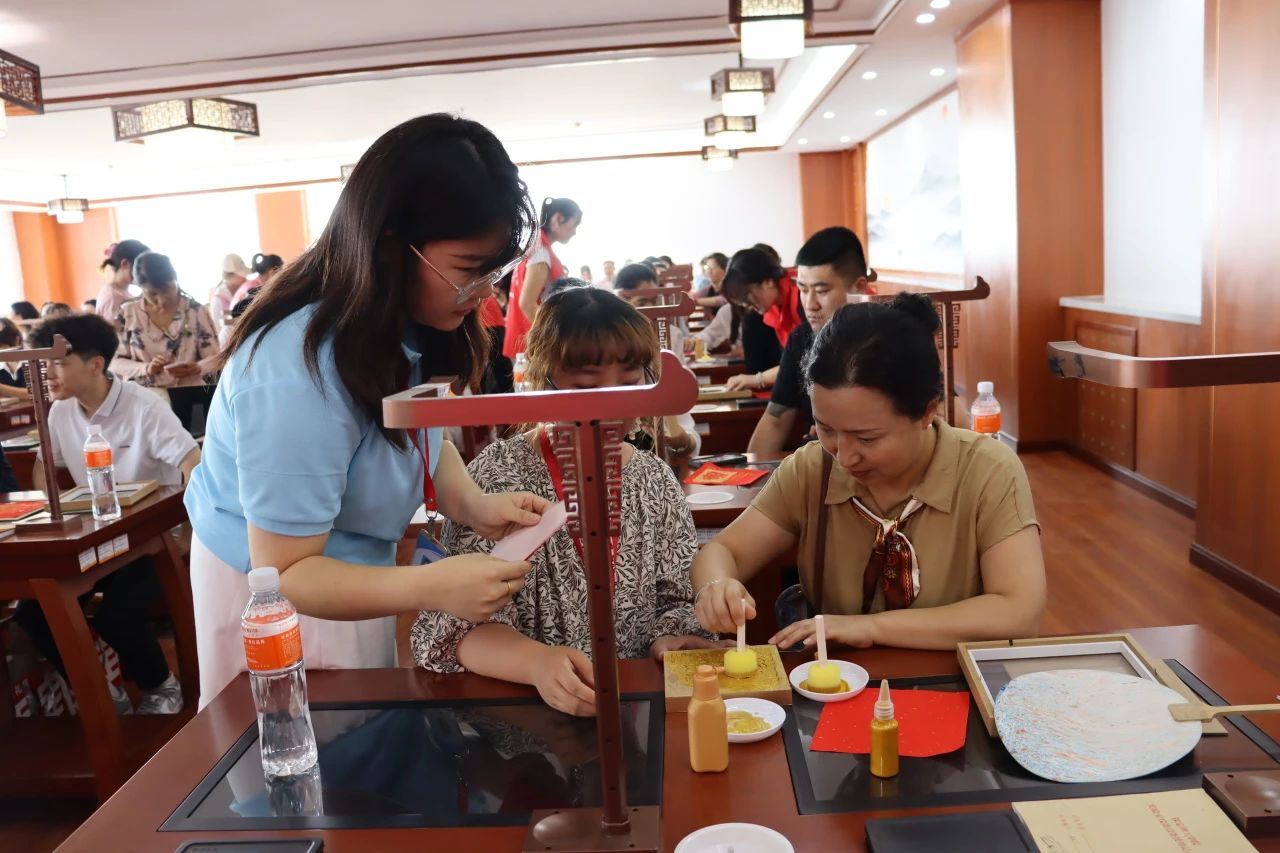 Beat365中文官方网站‖教育学院‖遇见未来，共育花开—2025届教育学院家长接待日圆满完成