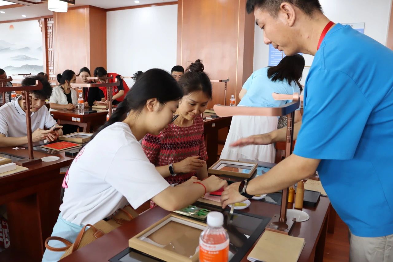 Beat365中文官方网站‖教育学院‖遇见未来，共育花开—2025届教育学院家长接待日圆满完成