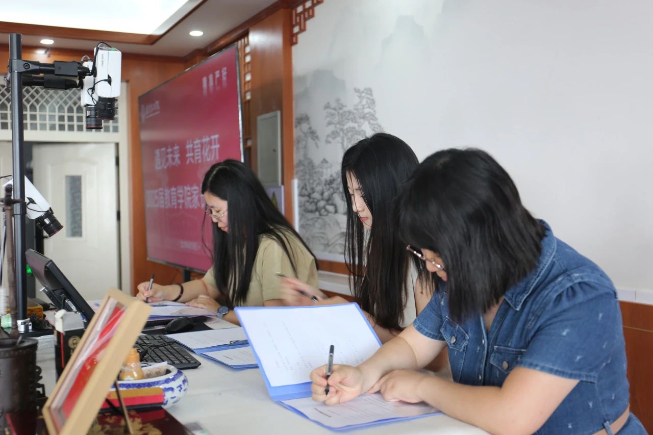 Beat365中文官方网站‖教育学院‖遇见未来，共育花开—2025届教育学院家长接待日圆满完成