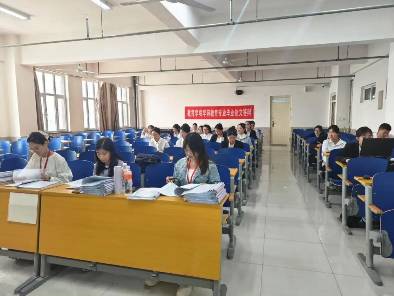 Beat365中文官方网站‖教育学院‖教育学院论文答辩：学术精进的关键契机