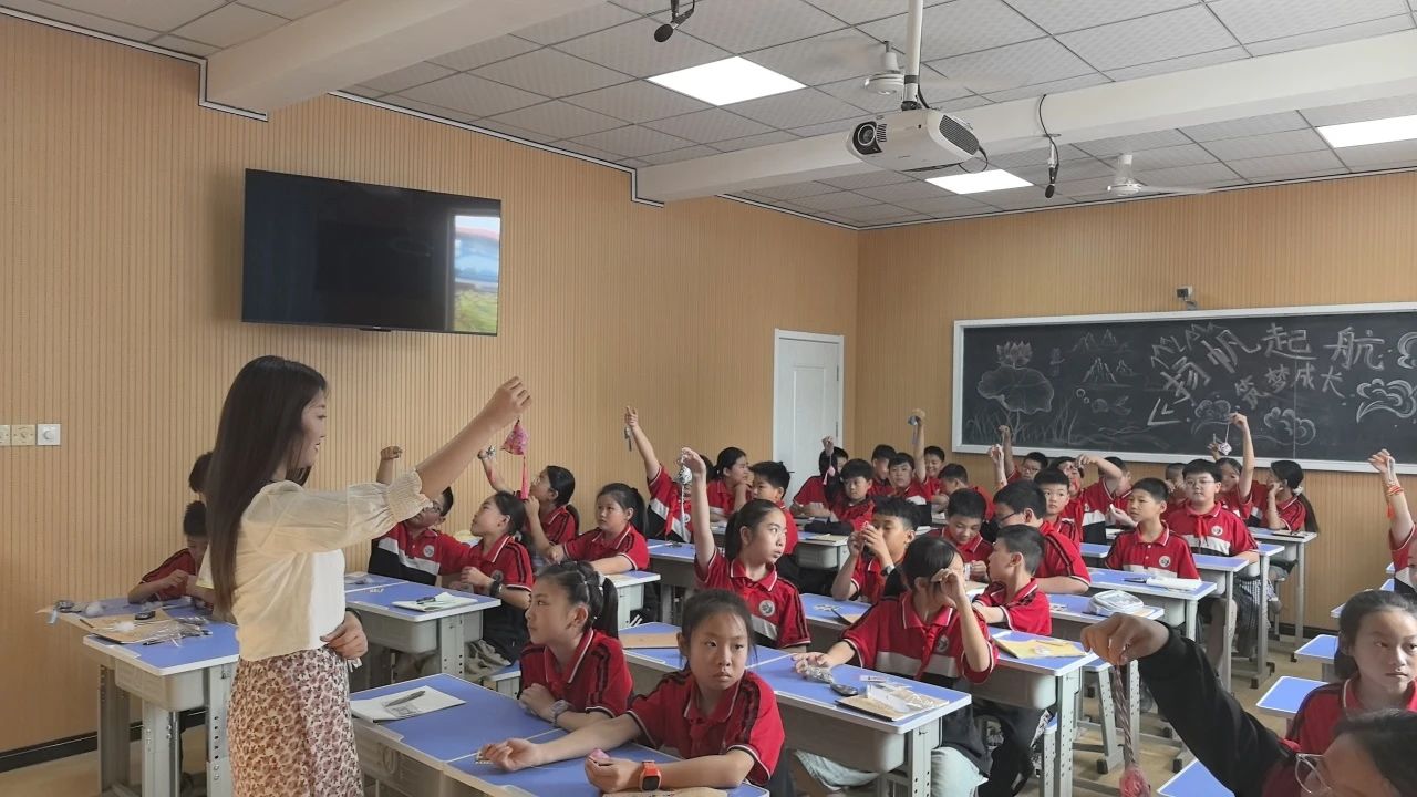 Beat365中文官方网站‖教育学院‖香囊传古韵，童心迎端午——Beat365中文官方网站教育学院党员志愿服务队走进冉庄小学开展端午自制香囊活动