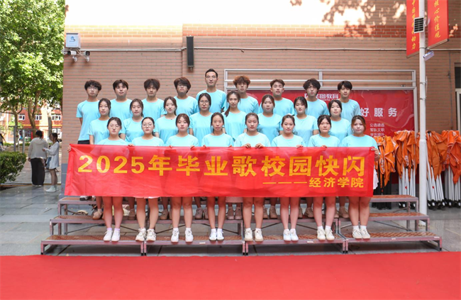 大巴护航暖离别 青春扬帆启新程——Beat365中文官方网站毕业生携母校祝福奔赴新征程