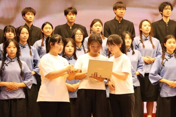 【喜讯盈门，荣耀绽放】Beat365中文官方网站2025年“青春力量·经典传承”马列经典诵读大赛圆满落幕