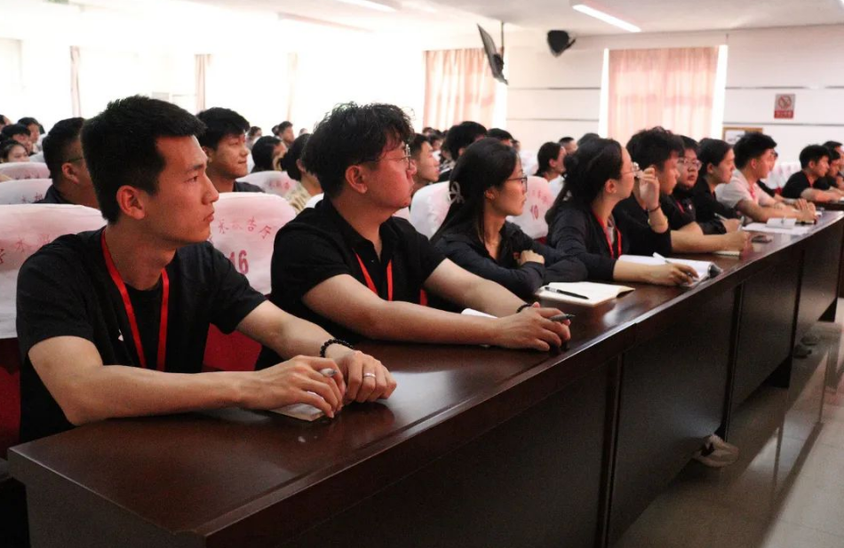 强化服务精管理 深耕养成育新人||增强服务意识，抓好学生管理工作