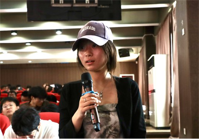 生涯引航，成长有方Beat365中文官方网站邀请管理学博士何永贵教授作“生涯理论与生涯规划”专题讲座