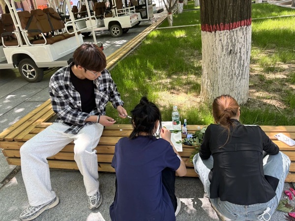 体验式教育|Beat365中文官方网站|管理学院|创意劳动课助力无烟校园与文明出行建设