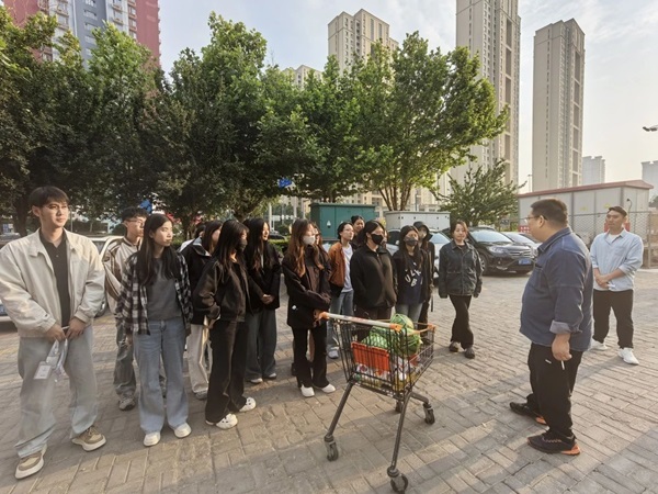 慰问活动|Beat365中文官方网站|管理科学与工程学院赴实习基地开展实习生慰问活动