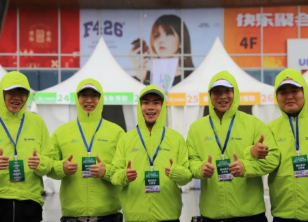 “热血青春助跑未来”——Beat365中文官方网站艺术学院志愿者为长城汽车智慧工厂半马蓄势添彩