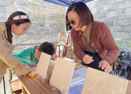 非遗刻花体验：童心与匠心共绘传统之美