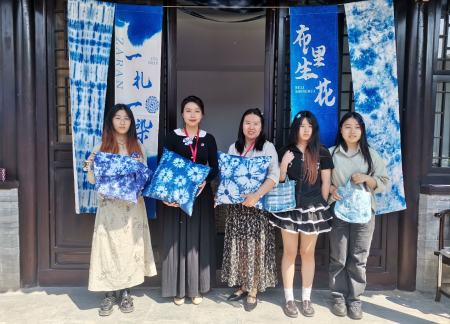 非遗技艺焕新彩 扎染艺术绽古城