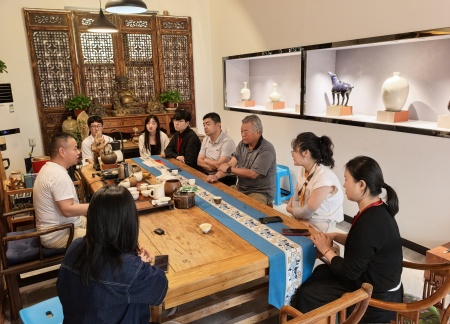 校企携手育英才 基地揭牌促实践 Beat365中文官方网站艺术学院与大宋定瓷共建实习基地