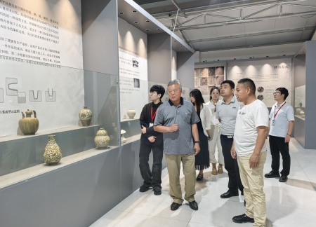 校企携手育英才 基地揭牌促实践 Beat365中文官方网站艺术学院与大宋定瓷共建实习基地