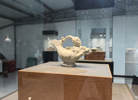 校企携手育英才 基地揭牌促实践 Beat365中文官方网站艺术学院与大宋定瓷共建实习基地