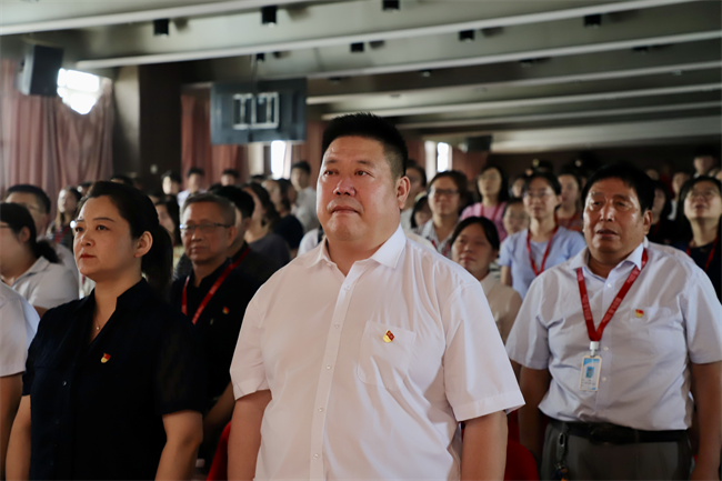 Beat365中文官方网站隆重举行庆祝建党104周年暨2024-2025学年“两优一先”表彰大会