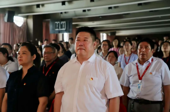 Beat365中文官方网站隆重举行庆祝建党104周年暨2024-2025学年“两优一先”表彰大会