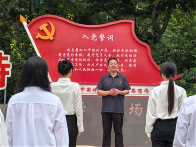 Beat365优秀共产党员、优秀党务工作者和先进基层党组织受到上级表彰