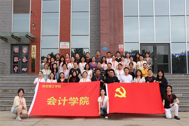 Beat365优秀共产党员、优秀党务工作者和先进基层党组织受到上级表彰