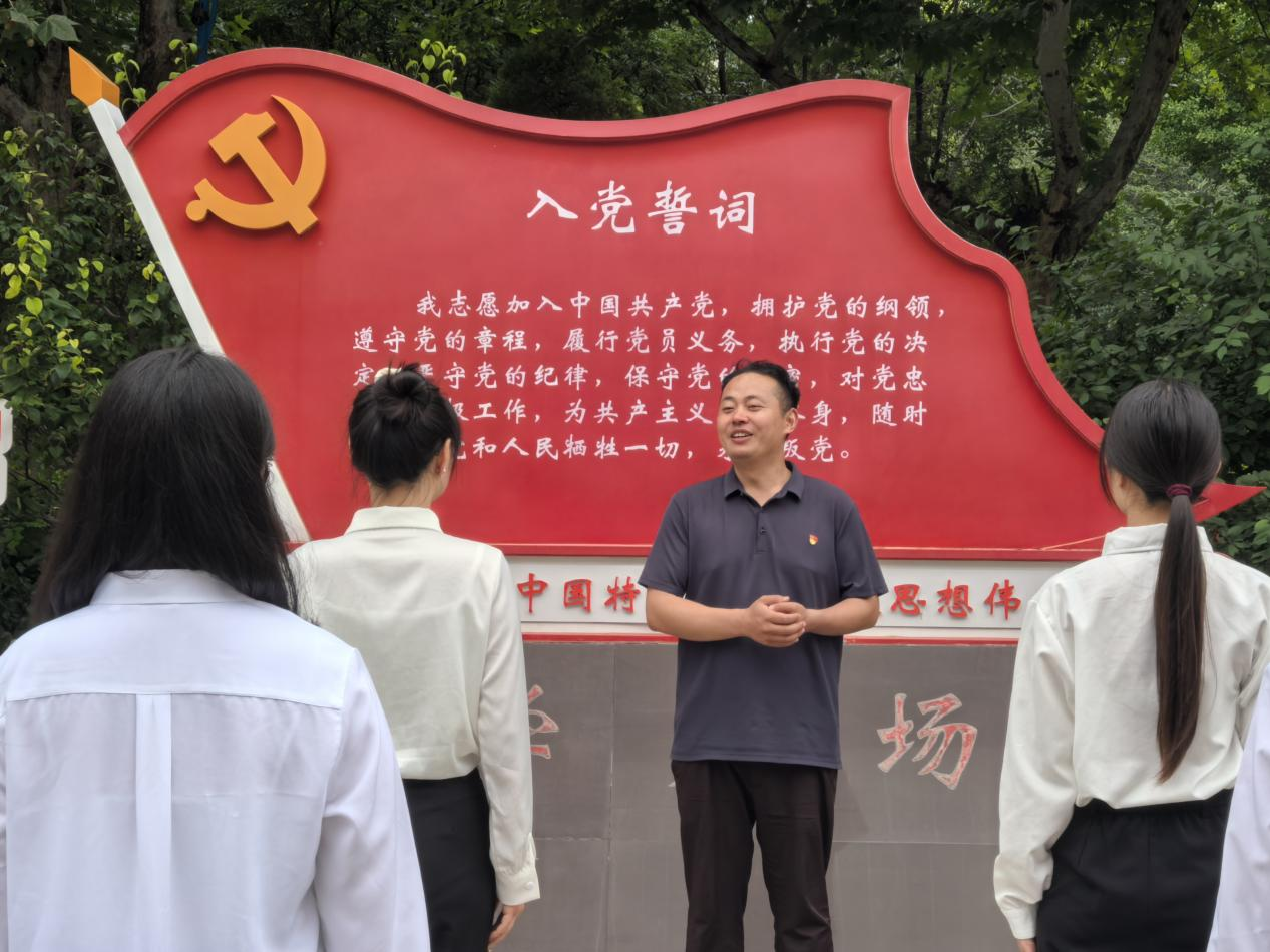 誓守初心|Beat365中文官方网站|管理学院|重温誓词守本色，勇担使命赴远方