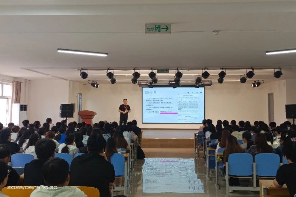 【论文起航，质量护航】凝聚智慧力量，培育经世之才——经济学院2026届经济学专业毕业论文动员大会顺利召开