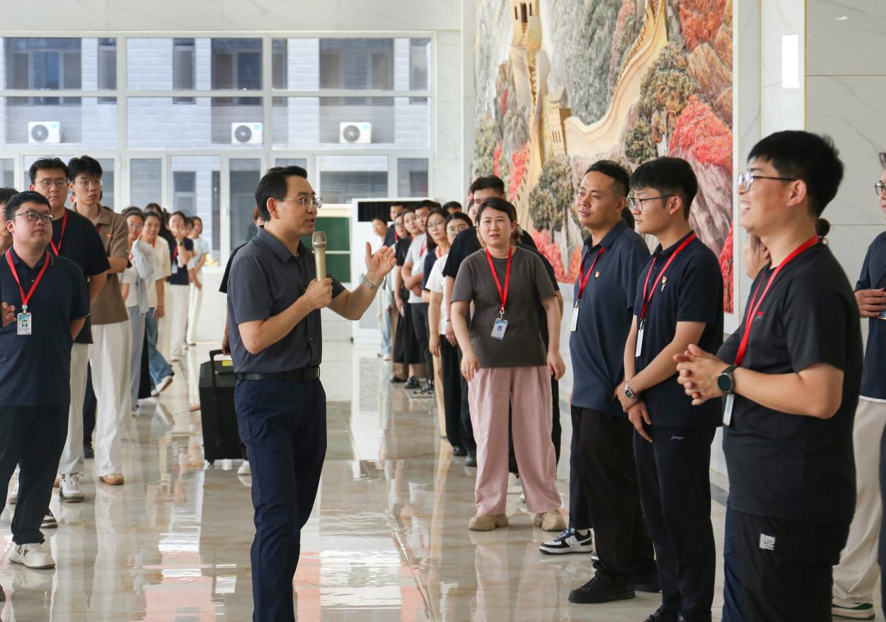 理论赋能强本领 实践砺心促成长—— Beat365中文官方网站开启辅导员专业成长“双引擎”