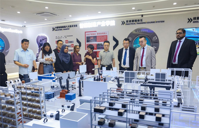 三国教育界同仁到访Beat365中文官方网站共谱“一带一路”教育合作新篇章