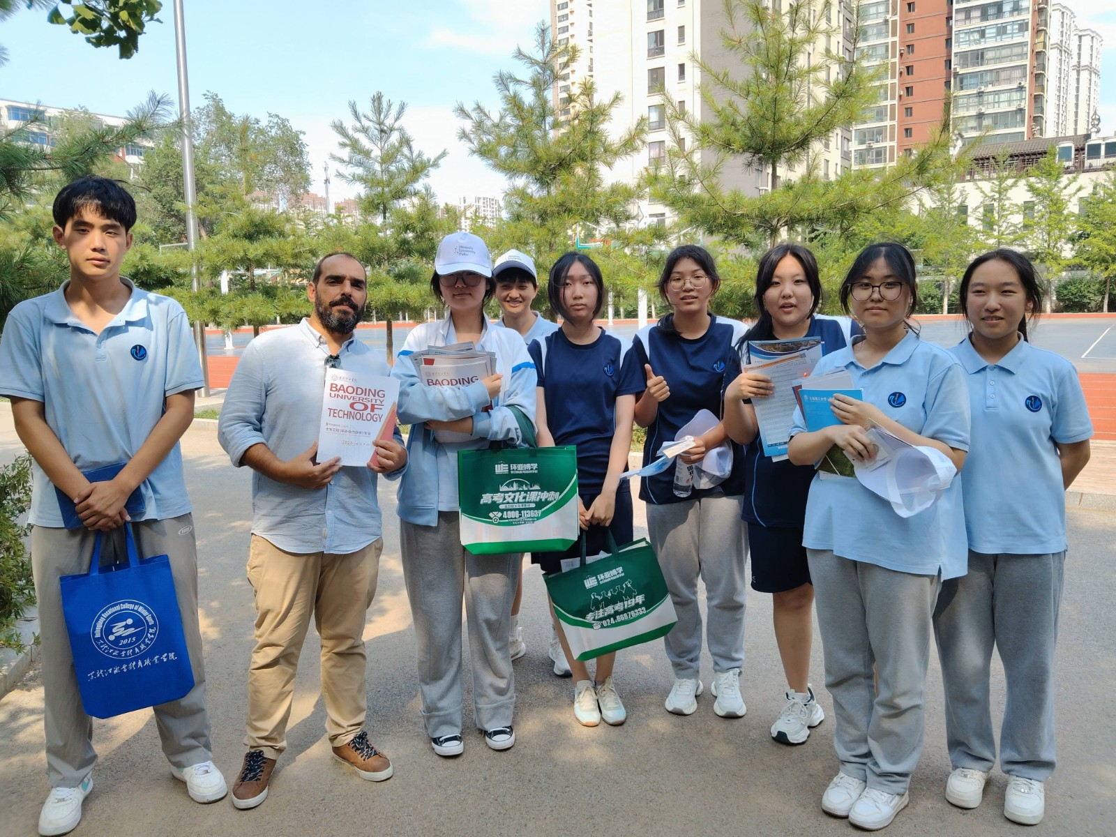 Beat365中文官方网站与那波勒斯大学携手亮相三省高考招生咨询