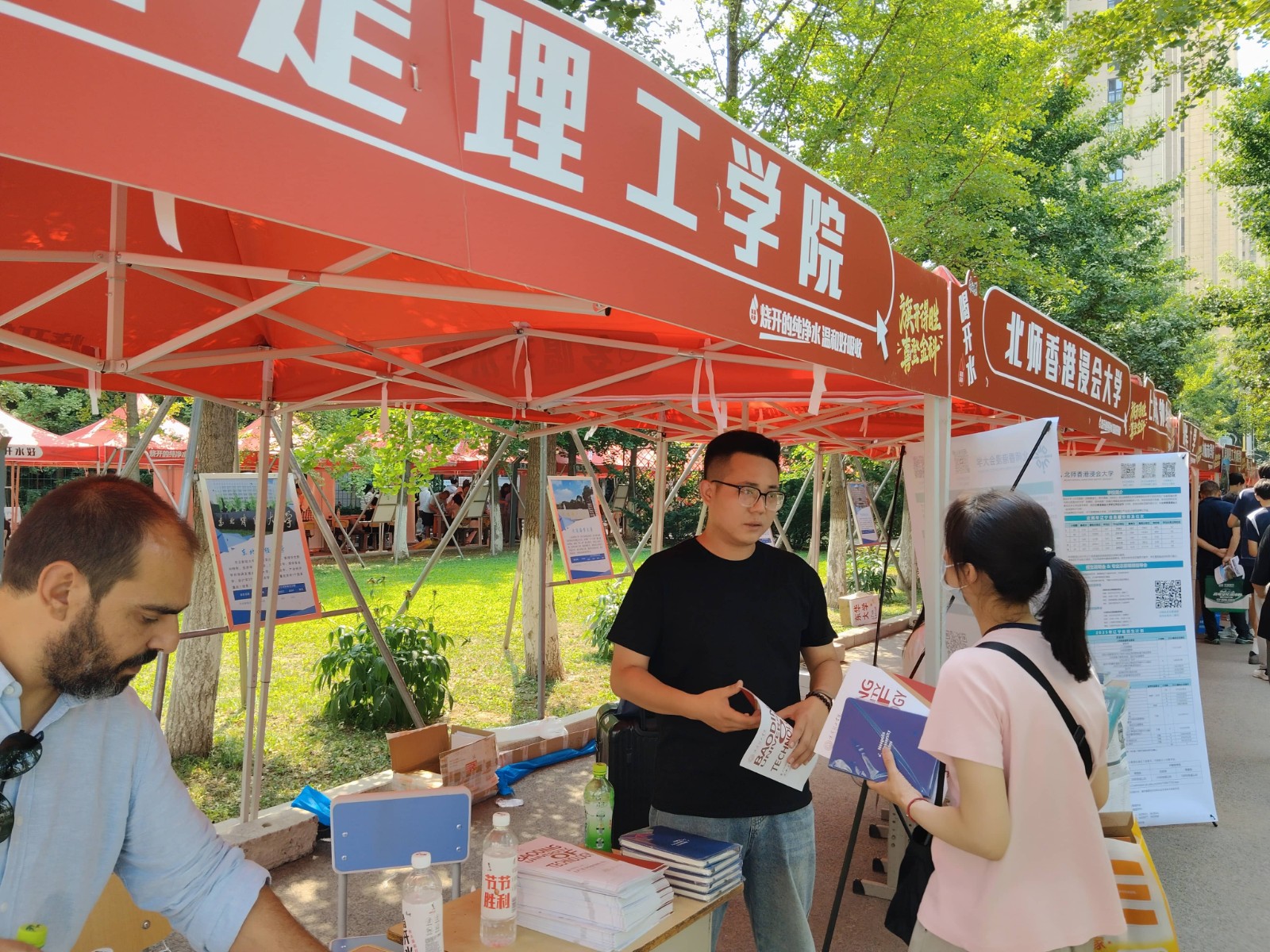 Beat365中文官方网站与那波勒斯大学携手亮相三省高考招生咨询