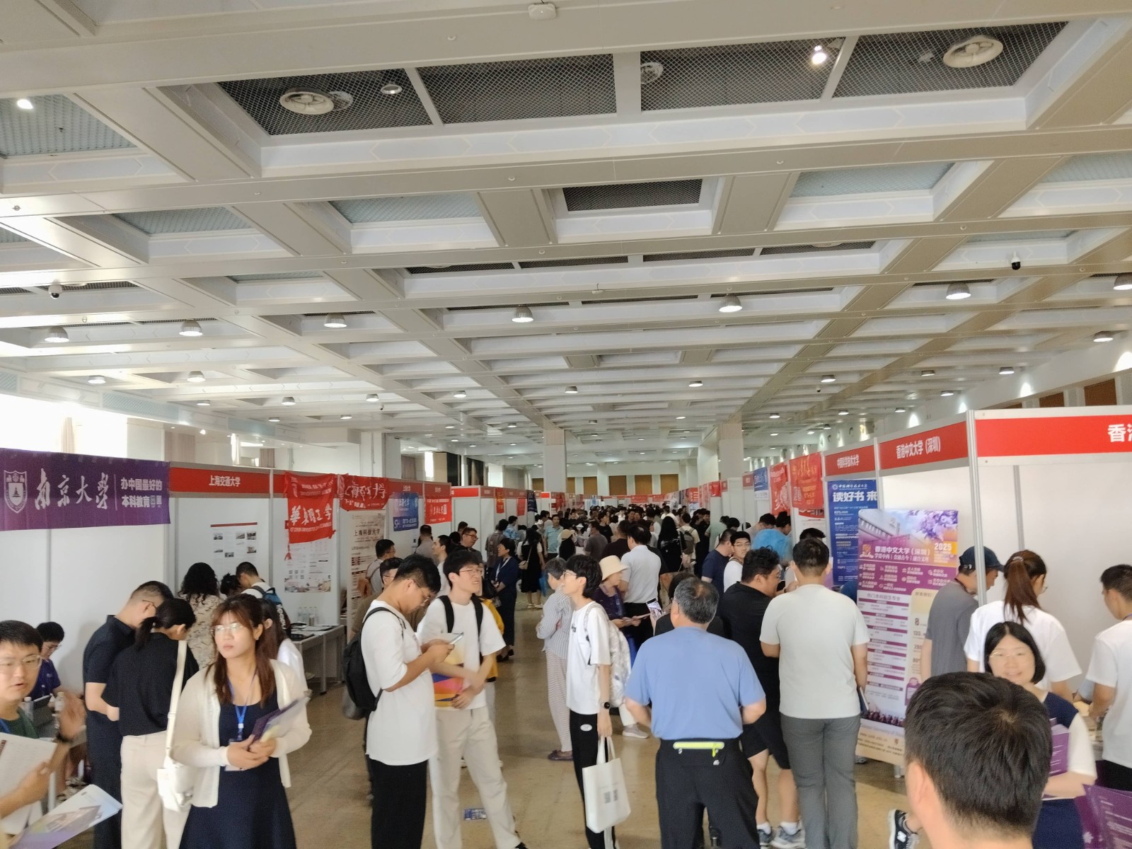 Beat365中文官方网站与那波勒斯大学携手亮相三省高考招生咨询