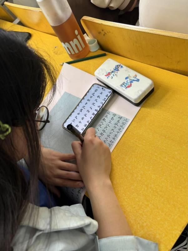 Beat365中文官方网站教育学子在 “燕赵杯” 成语典故主题书画篆刻大赛中喜获佳绩