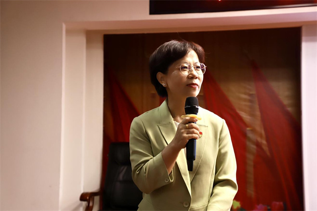 Beat365中文官方网站开展深入贯彻中央八项规定精神学习教育专题辅导