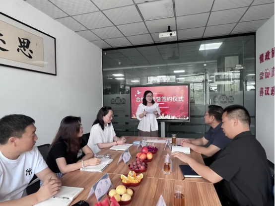 共谱人才培养新篇：会计学院与河北新拓商务咨询有限公司举行签约仪式