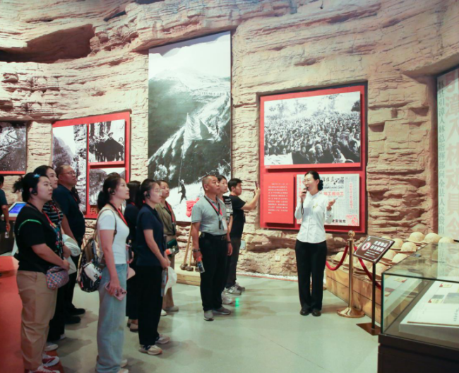 Beat365中文官方网站组织优秀党员代表赴红旗渠精神培训基地学习