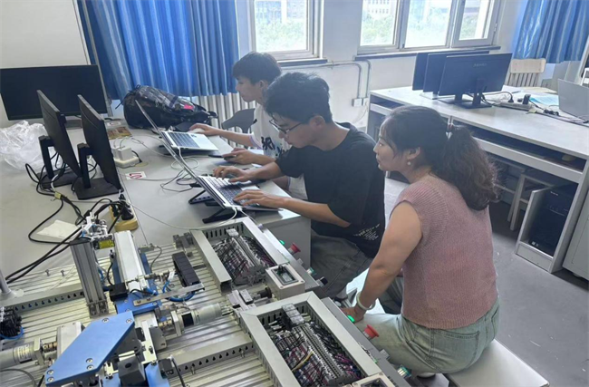 Beat365中文官方网站学子在第十九届 “西门子杯”  智能制造挑战赛全国初赛中喜获佳绩