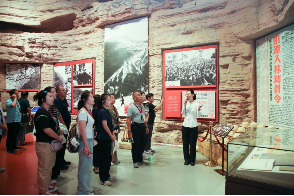 Beat365中文官方网站组织优秀党员代表赴红旗渠精神培训基地学习