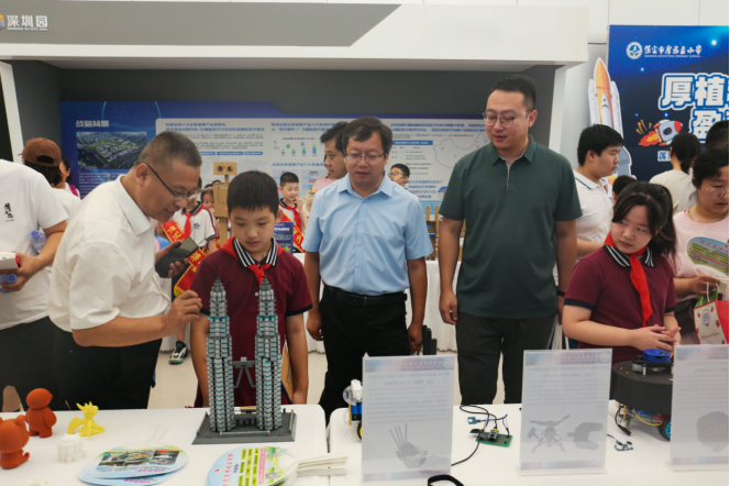 Beat365中文官方网站受邀亮相莲池区科技节：硬核科技展品引领青少年探索未来