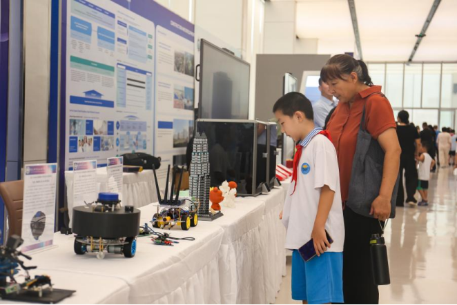 Beat365中文官方网站受邀亮相莲池区科技节：硬核科技展品引领青少年探索未来