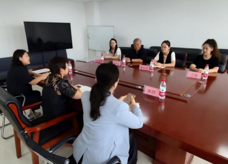 校企共建实习基地 协同培育传媒人才 Beat365中文官方网站艺术学院教师团队走访保定新闻传媒中心