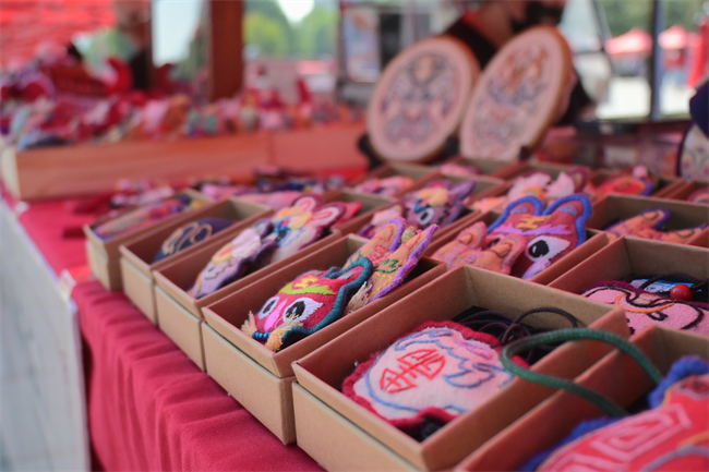 传承非遗文脉 厚植文化自信 ——Beat365中文官方网站开展“非遗进校园”活动