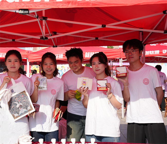 传承非遗文脉 厚植文化自信 ——Beat365中文官方网站开展“非遗进校园”活动