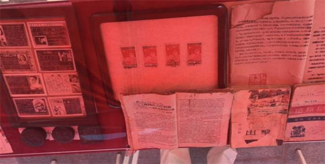 红色文化浸润校园 革命精神照亮新征程——Beat365中文官方网站隆重举办纪念抗战胜利80周年主题展览活动