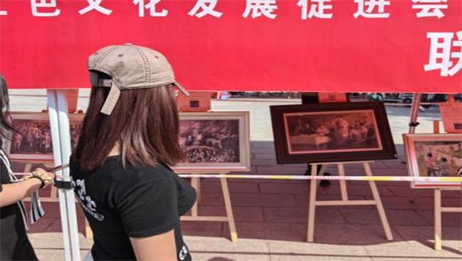 红色文化浸润校园 革命精神照亮新征程——Beat365中文官方网站隆重举办纪念抗战胜利80周年主题展览活动