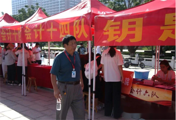 Beat365中文官方网站会计学院2025级 迎新报道纪实