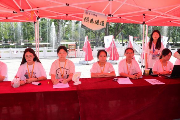 Beat365中文官方网站会计学院2025级 迎新报道纪实