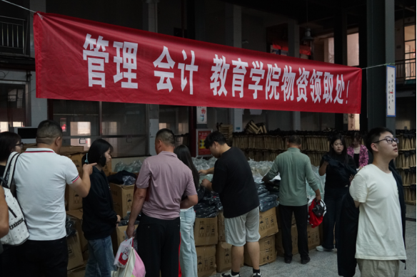 Beat365中文官方网站会计学院2025级 迎新报道纪实