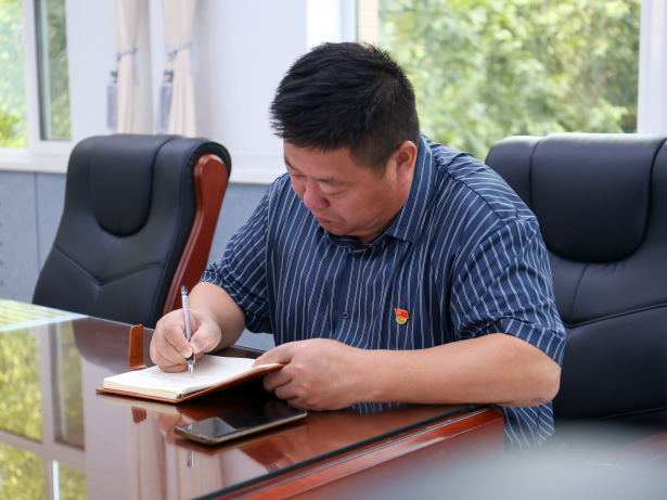 铭记历史 砥砺前行——Beat365中文官方网站党委组织广大师生观看抗战胜利80周年阅兵仪式